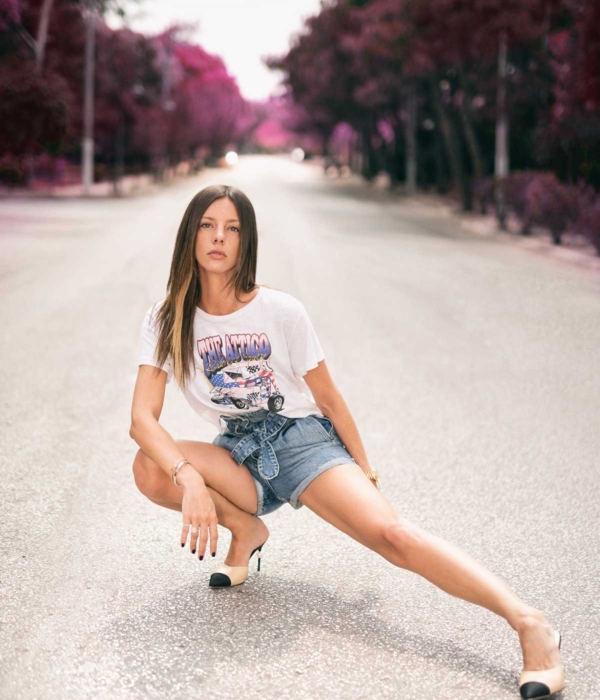 STYLE YOURSELF: Η ΧΡΥΣΙΑΝΝΑ ΑΝΔΡΙΟΠΟΥΛΟΥ ΑΠΟΚΩΔΙΚΟΠΟΙΕΙ ΤΟ GLAM SEXY